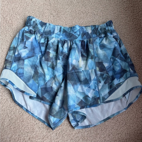 lululemon athletica Pants - Lululemon Hotty Hot Short II *Long 4"